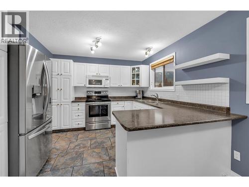 110 Hastings Place, Penticton, BC - Indoor Photo Showing Kitchen