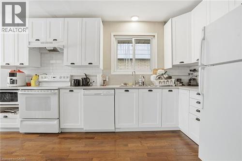 2 Vera Street, St. Catharines, ON - Indoor Photo Showing Kitchen