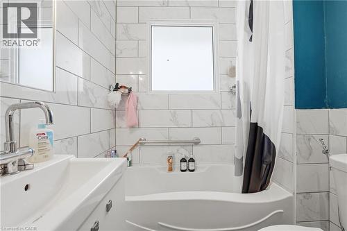 2 Vera Street, St. Catharines, ON - Indoor Photo Showing Bathroom