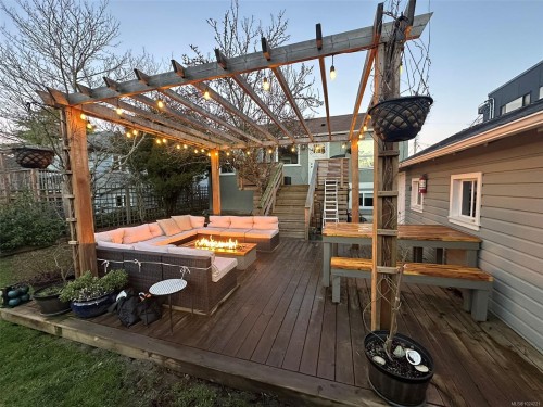 2554 Shakespeare St, Victoria, BC 