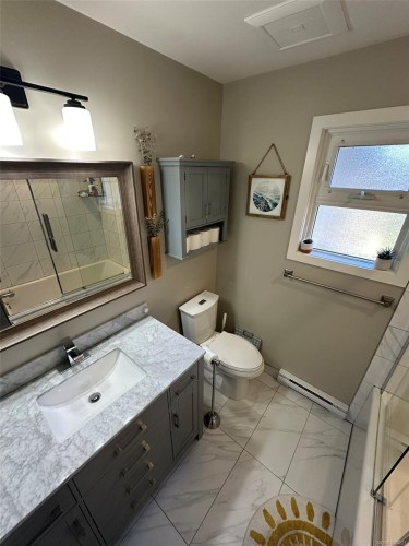 2554 Shakespeare St, Victoria, BC 