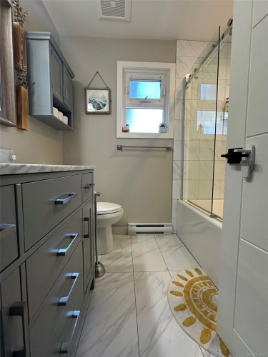 2554 Shakespeare St, Victoria, BC 