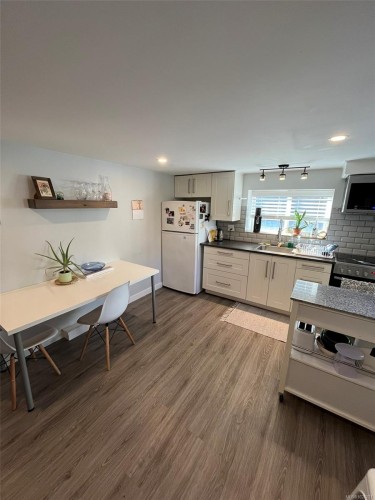 2554 Shakespeare St, Victoria, BC 