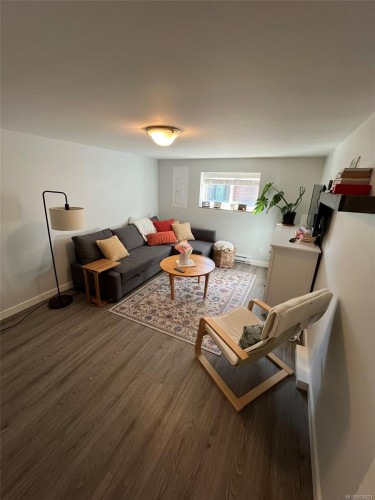 2554 Shakespeare St, Victoria, BC 