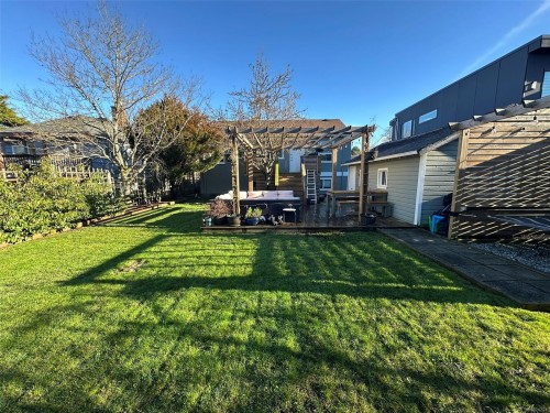 2554 Shakespeare St, Victoria, BC 