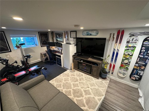 2554 Shakespeare St, Victoria, BC 