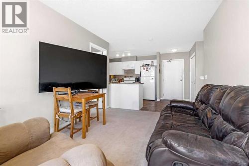 207, 1010 Railway Street, Crossfield, AB - Indoor Photo Showing Living Room