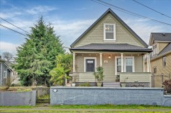16 Irwin St  Nanaimo, BC V9R 4X1
