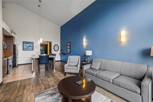 242-1175 Resort Dr, Parksville, BC - Indoor Photo Showing Living Room