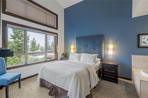 242-1175 Resort Dr, Parksville, BC - Indoor Photo Showing Bedroom
