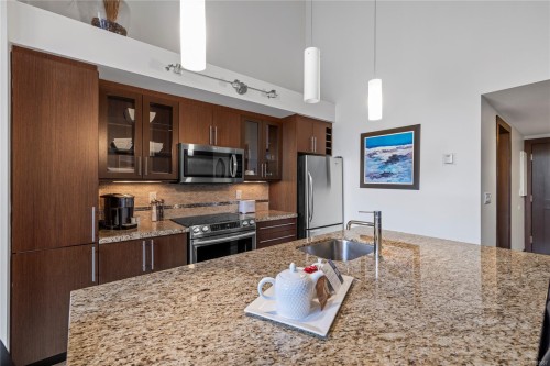 242-1175 Resort Dr, Parksville, BC - Indoor Photo Showing Kitchen With Upgraded Kitchen