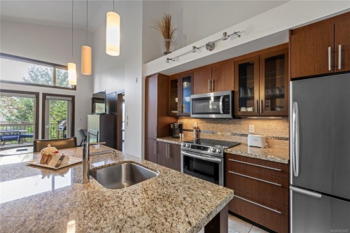 242-1175 Resort Dr, Parksville, BC - Indoor Photo Showing Kitchen