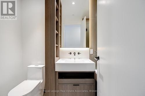 2206 - 55 Charles Street E, Toronto, ON - Indoor