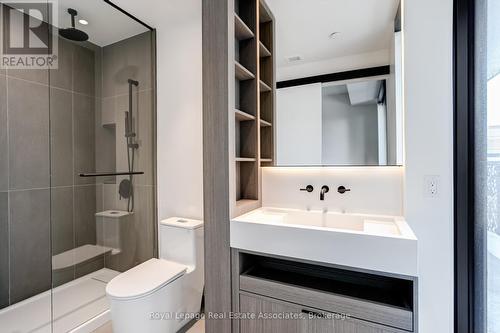 2206 - 55 Charles Street E, Toronto, ON - Indoor Photo Showing Bathroom