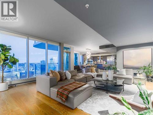 2201, 433 11 Avenue Se, Calgary, AB - Indoor Photo Showing Living Room