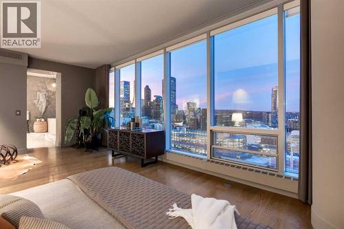 2201, 433 11 Avenue Se, Calgary, AB - Indoor Photo Showing Living Room