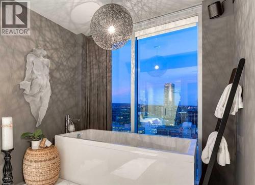 2201, 433 11 Avenue Se, Calgary, AB - Indoor Photo Showing Bathroom