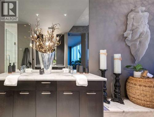 2201, 433 11 Avenue Se, Calgary, AB - Indoor Photo Showing Bathroom