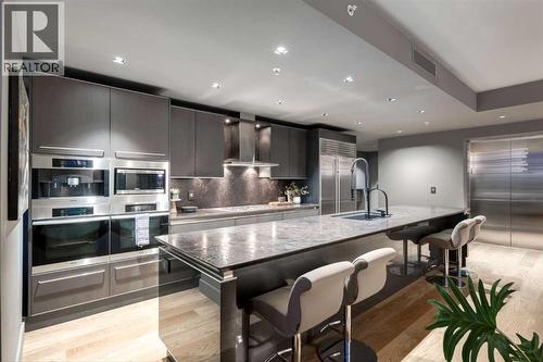 2201, 433 11 Avenue Se, Calgary, AB - Indoor Photo Showing Kitchen With Upgraded Kitchen