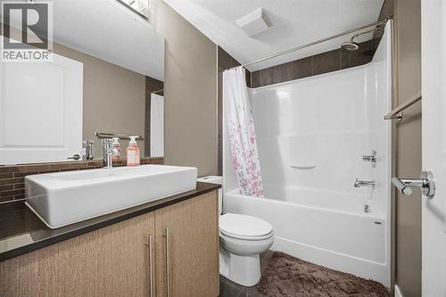 Bathroom - 2118, 11 Mahogany Row Se, Calgary, AB - Indoor Photo Showing Bathroom
