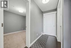 Entrance and second bedroom/office - 