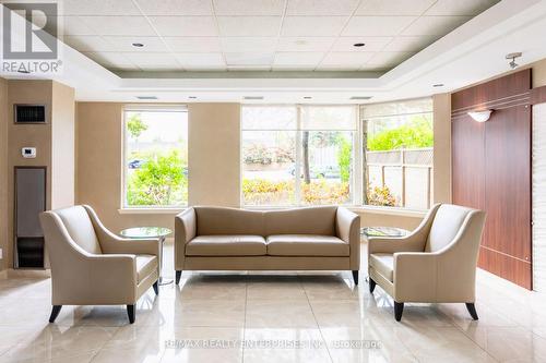 309 - 135 Hillcrest Avenue, Mississauga, ON - Indoor Photo Showing Living Room