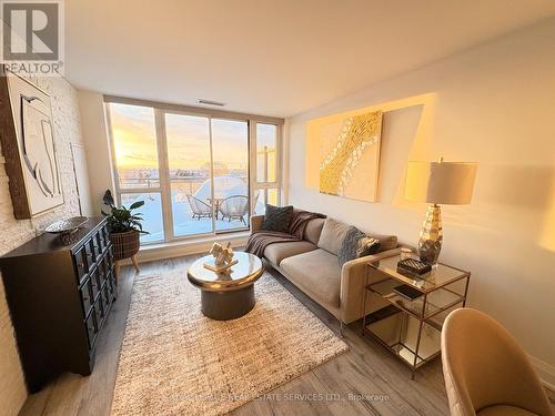 408 - 16 Mcadam Avenue, Toronto, ON - Indoor Photo Showing Living Room