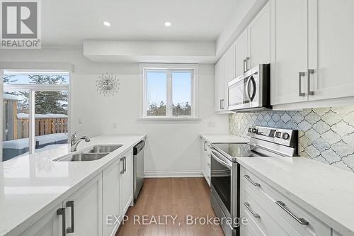 22 18Th Street N, Wasaga Beach, ON - Indoor Photo Showing Kitchen With Double Sink With Upgraded Kitchen