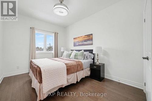 22 18Th Street N, Wasaga Beach, ON - Indoor Photo Showing Bedroom