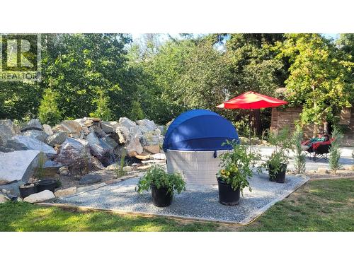 7704 97A Highway, Mara, BC - Outdoor