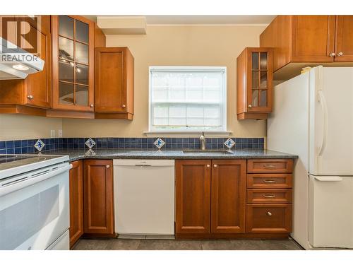 7704 97A Highway, Mara, BC - Indoor Photo Showing Kitchen