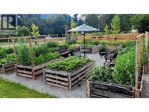 7704 97A Highway, Mara, BC - Outdoor