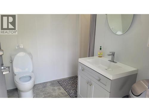 7704 97A Highway, Mara, BC - Indoor Photo Showing Bathroom