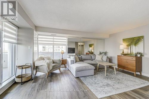 9D - 67 Caroline Street S, Hamilton, ON - Indoor Photo Showing Living Room