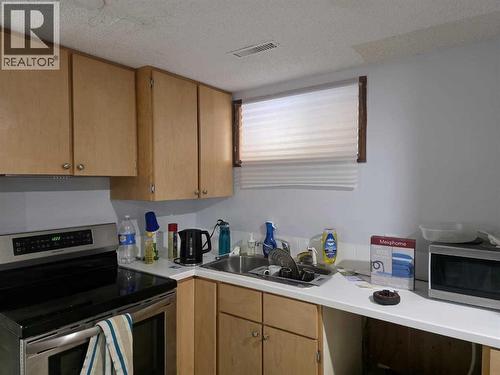 192 Templevale Road Ne, Calgary, AB - Indoor Photo Showing Kitchen With Double Sink
