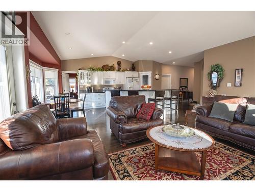 434 Eastside Road, Okanagan Falls, BC - Indoor Photo Showing Living Room