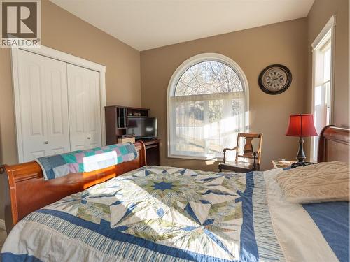 434 Eastside Road, Okanagan Falls, BC - Indoor Photo Showing Bedroom