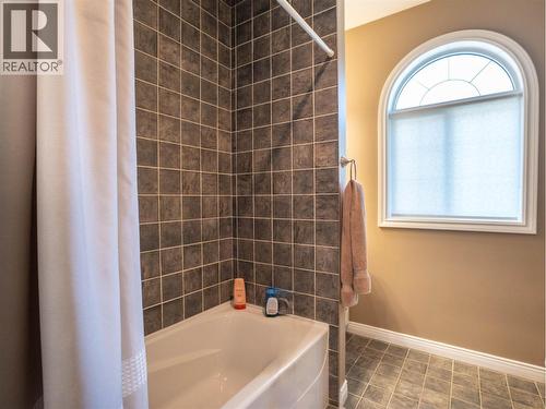 434 Eastside Road, Okanagan Falls, BC - Indoor Photo Showing Bathroom