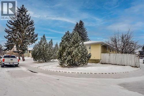 200 Penbrooke Close Se, Calgary, AB - Outdoor