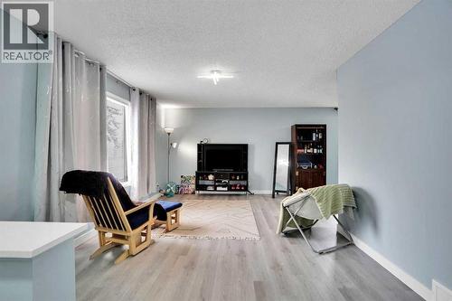 200 Penbrooke Close Se, Calgary, AB - Indoor