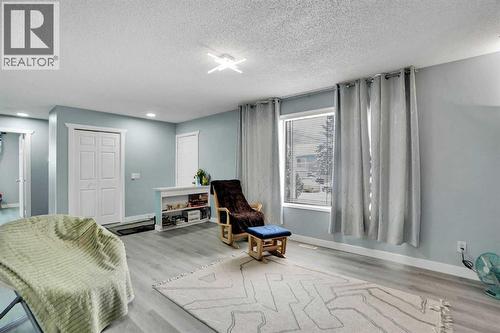 200 Penbrooke Close Se, Calgary, AB - Indoor Photo Showing Bedroom