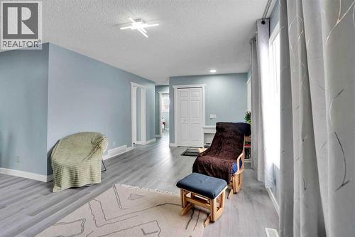 200 Penbrooke Close Se, Calgary, AB - Indoor