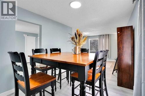200 Penbrooke Close Se, Calgary, AB - Indoor Photo Showing Dining Room