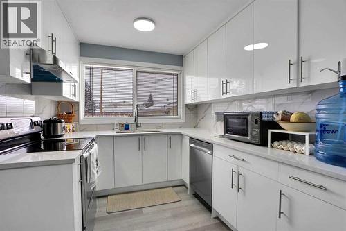 200 Penbrooke Close Se, Calgary, AB - Indoor Photo Showing Kitchen