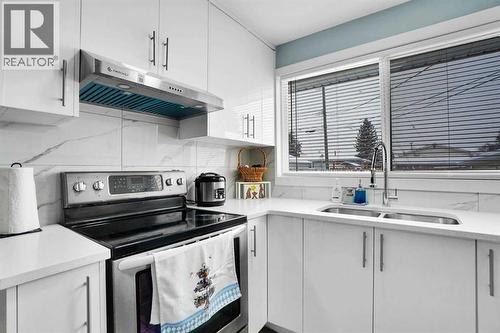 200 Penbrooke Close Se, Calgary, AB - Indoor Photo Showing Kitchen With Double Sink