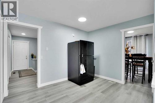200 Penbrooke Close Se, Calgary, AB - Indoor Photo Showing Other Room