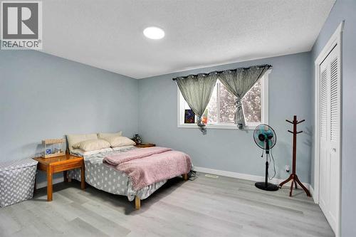 200 Penbrooke Close Se, Calgary, AB - Indoor Photo Showing Bedroom