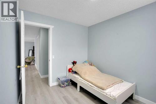 200 Penbrooke Close Se, Calgary, AB - Indoor Photo Showing Bedroom