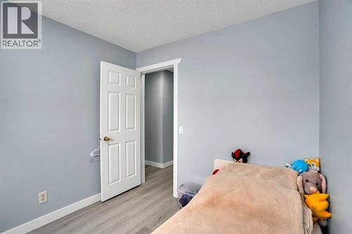 200 Penbrooke Close Se, Calgary, AB - Indoor Photo Showing Bedroom