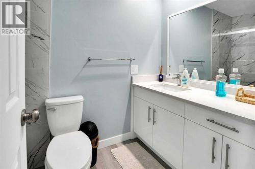 200 Penbrooke Close Se, Calgary, AB - Indoor Photo Showing Bathroom